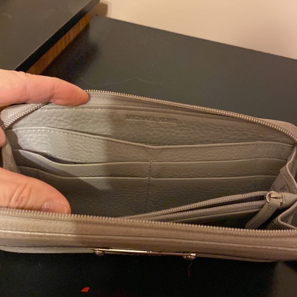 Michael Kors wallet - Picture 4 of 7